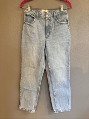 Abercrombie & Fitch Light Wash 90s Straight Ultra High Rise Jeans